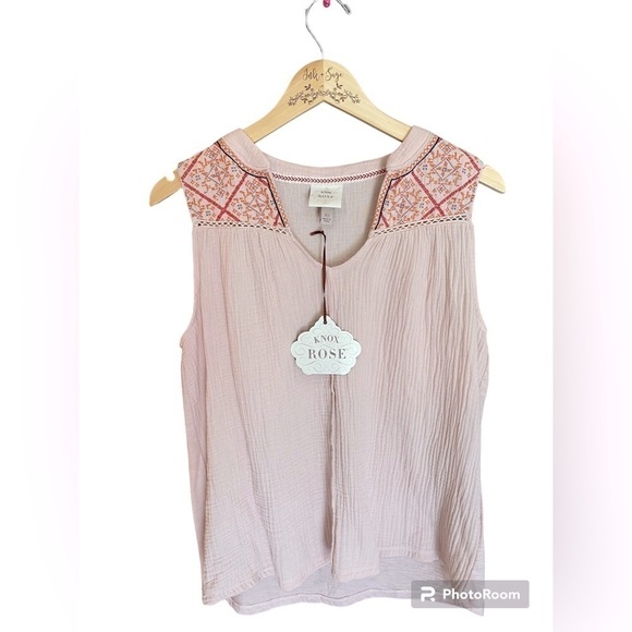Knox Rose Tops - NWT Knox Rose Embroidered Top